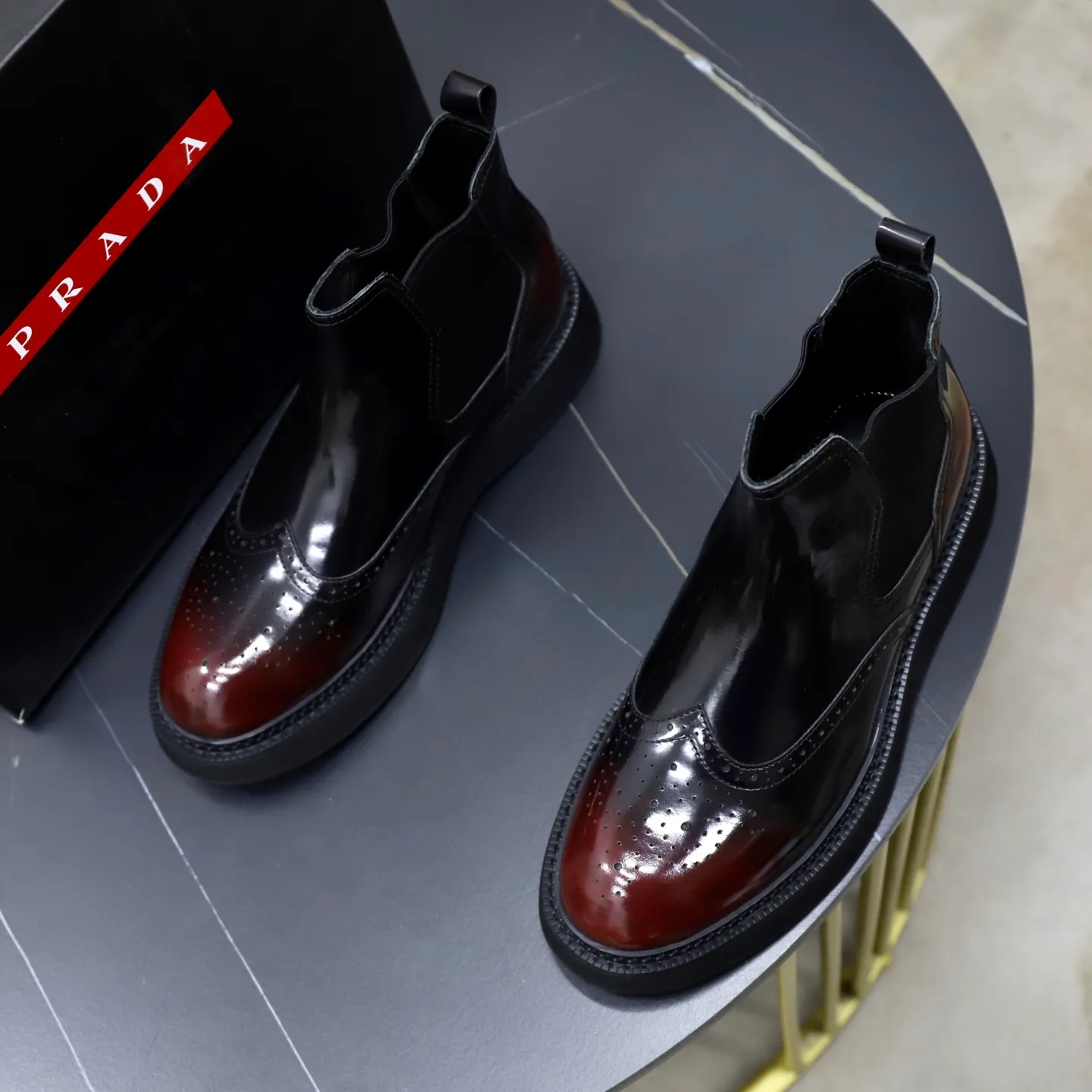 Ex-factory price: 680💰🙅‍♂️🙅‍♂️🙅‍♂️Fellow lining Cowhide lining Brand: PRADA Standard code: 38-44 (45 customized) Grade: Same style as the official website Material: Original high-grade cowhide surface Comfortable velvet lining Cowhide lining optional Non-slip soft wear-resistant outsole Style category: Men's fashionable casual boots Distinguished luxury brand elements Top luxury color: actual picture color